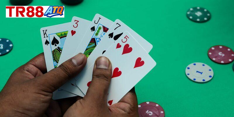 Phân tích hành vi đối thủ để dự đoán hiệu quả